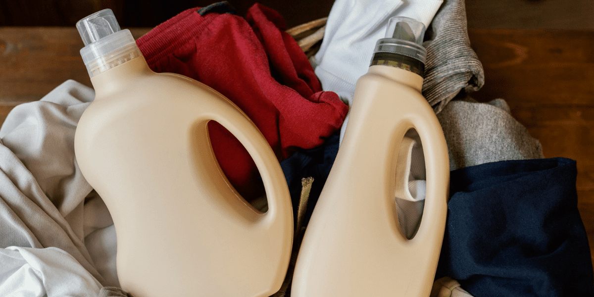 پاک کردن لباس رنگ گرفته با ۵ ترفند طلایی