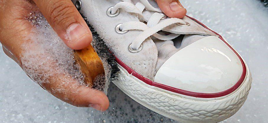 شست شوی کتونی سفید 