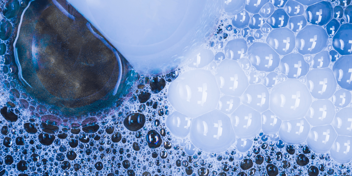 شستن لباس با پودر 