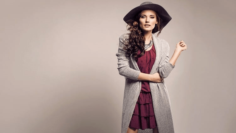 ست کردن رنگ طوسی در لباس زنانه