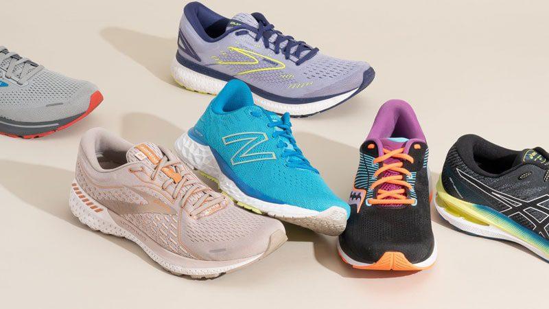 اغلب افراد به سراغ رنگ مشکی می‌روند. چون ست کردن رنگ مشکی با هر لباسی به راحتی امکان‌پذیر است. اما اگر نظر ما را بخواهید، به شما پیشنهاد می‌کنیم که در انتخاب رنگ کفش زنانه، کمی جسورتر باشید.