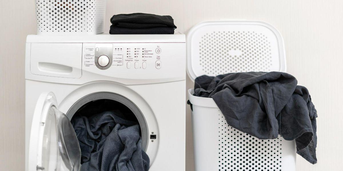 هر آن چه که باید درباره نحوه شستن لباس مشکی بدانید!