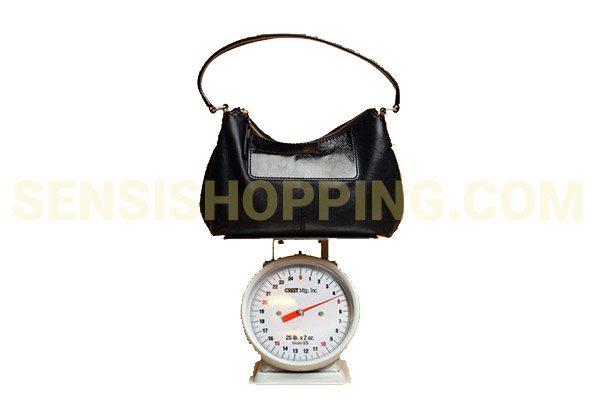 چرا نباید خانم ها کیف زنانه سنگین حمل کنند؟