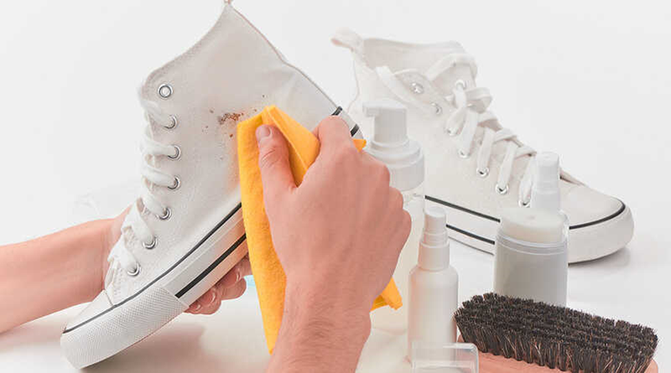 پاک کردن کفش سفید 