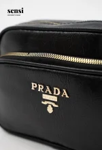 کیف پاسپورتی prada چرم بند چاپی