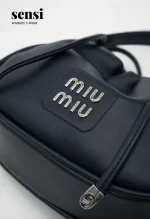 کیف چرم miu-miu دهنه چین دار